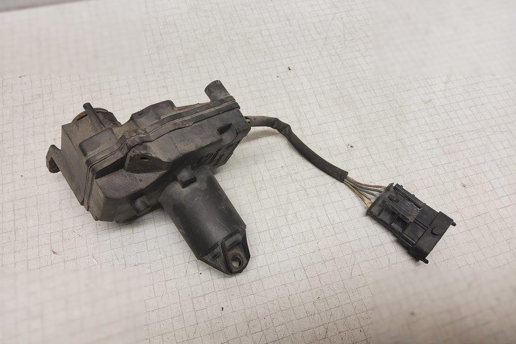 あ　 OPEL Air flap motor 24437713,20100273 17440999 - Used parts