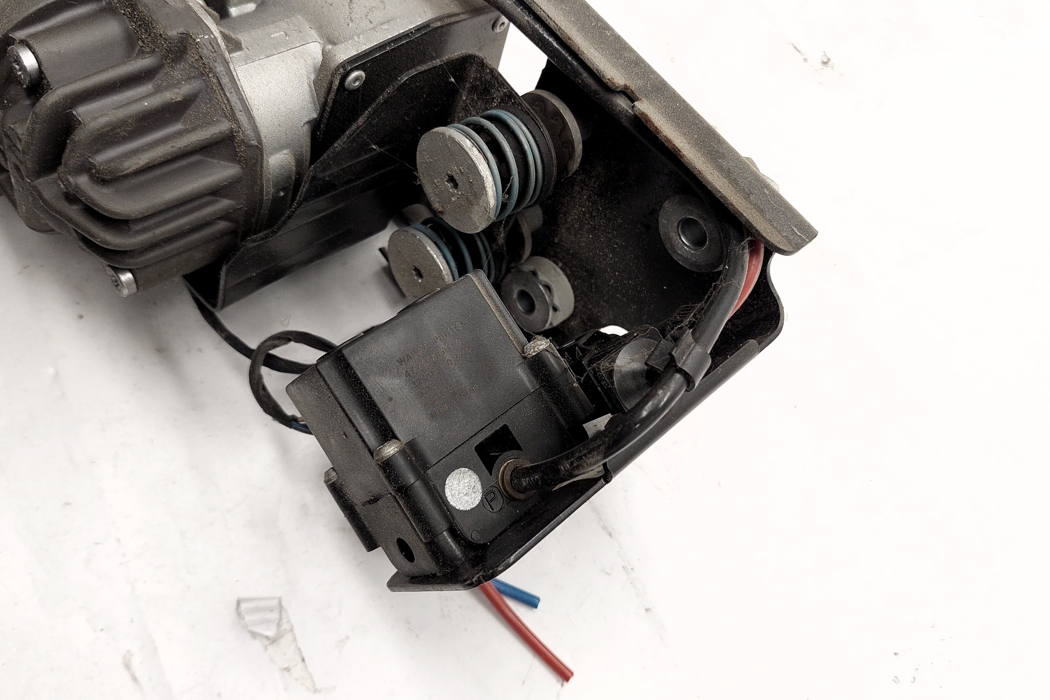 BMW 5 Series F10/F11 (2009-2017) Suspension Compressor 6875176 31964926