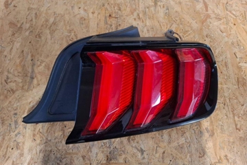 FORD USA Mustang 6 generation (2014-2024) Aizmugurējais labais lukturis JR3B13B504A 31786087