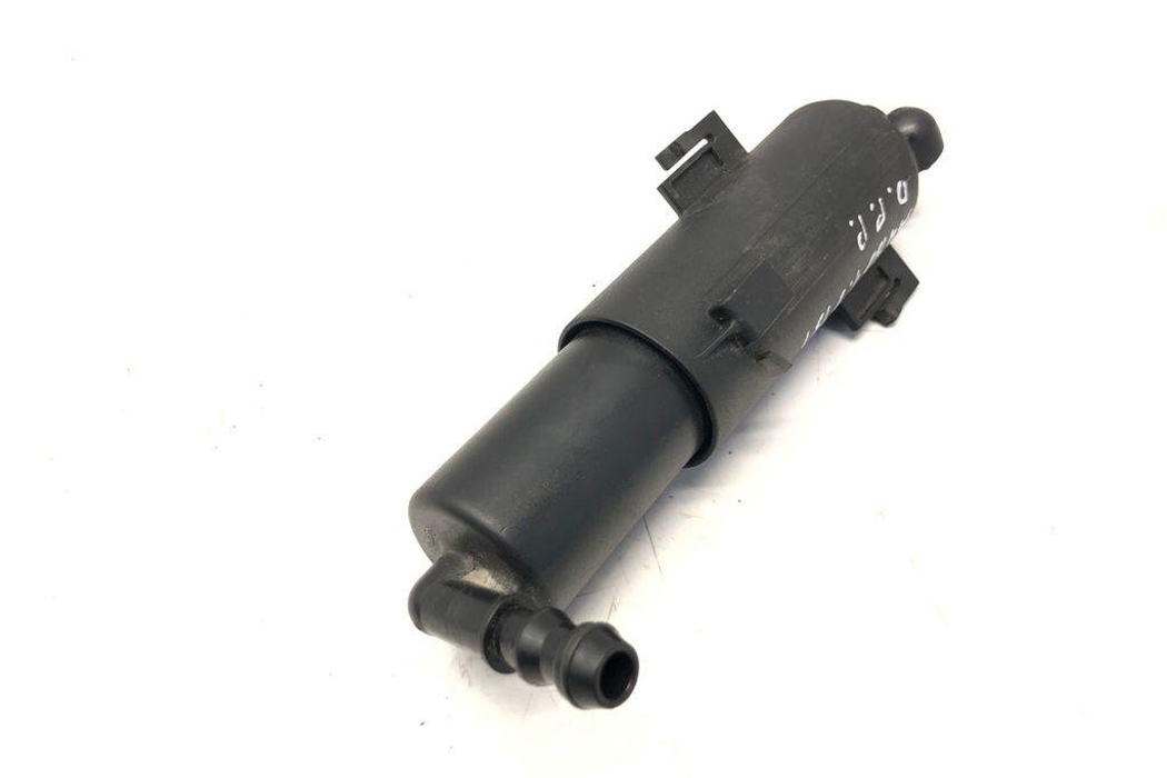 AUDI A4 B9/8W (2015-2024) Priekšējā luktura mazgātājs labajā pusē 8K0955102,0005658000,1004844 32205813