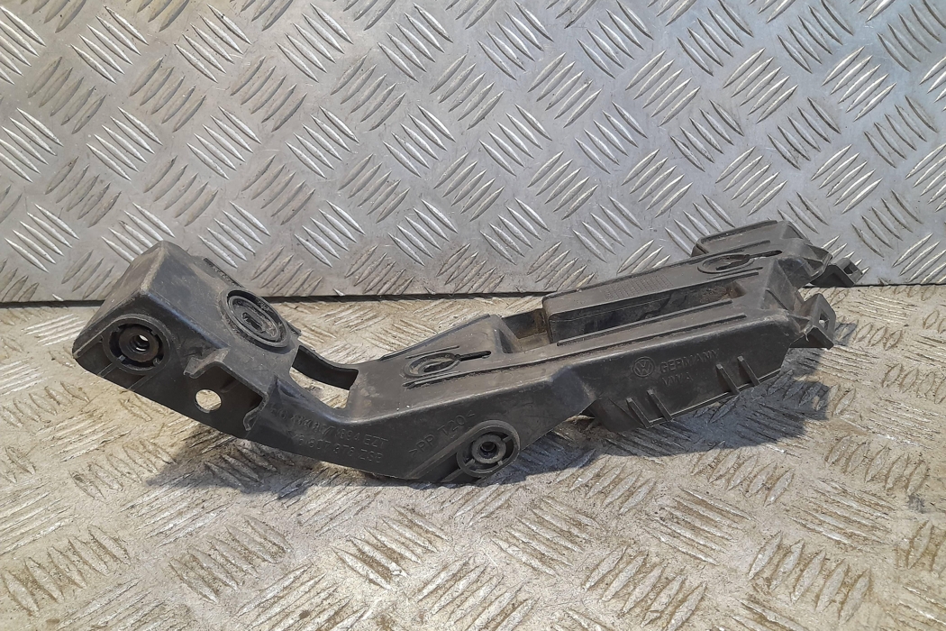 VOLKSWAGEN Golf 8 generation (2019-2023) Aizmugurējā labā bampera stiprinājums 1K6807394 29478878