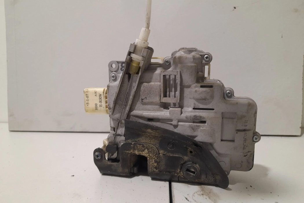 AUDI A3 8P (2003-2013) Aizmugurējā labā durvju slēdzene 4F0839016 29717951