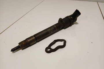 VOLVO V50 1 generation (2003-2012) Bränsleinsprutare 30750283,1413 29753420