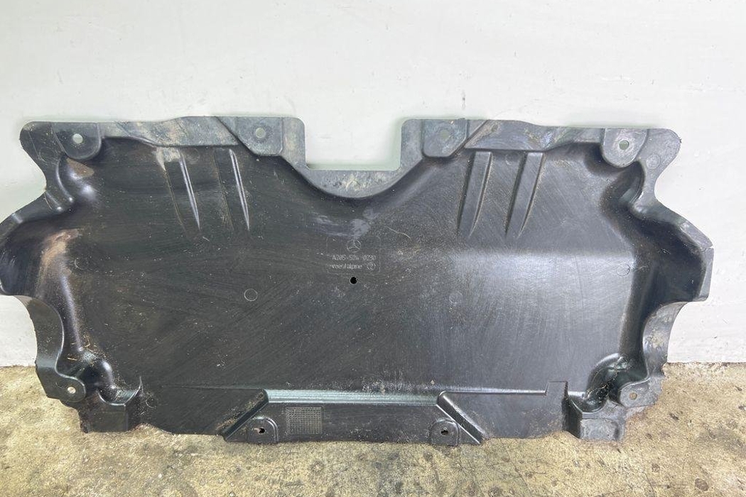 MERCEDES-BENZ C-Class W205/S205/C205 (2014-2023) Dzinēja apakšas aizsargs/panna A2055240230 31947286