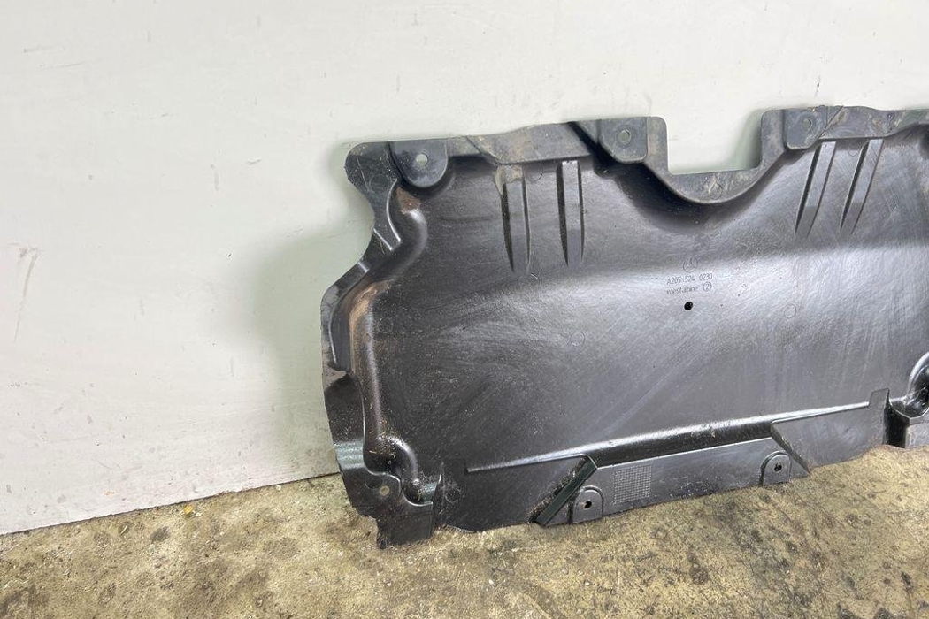 MERCEDES-BENZ C-Class W205/S205/C205 (2014-2023) Dzinēja apakšas aizsargs/panna A2055240230 31947286