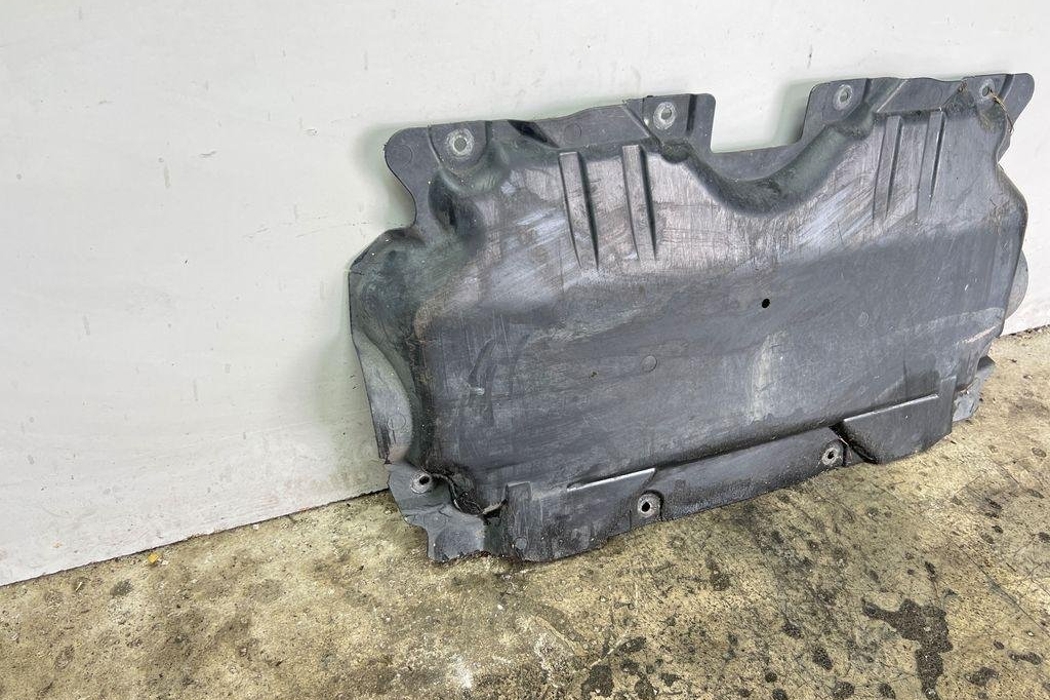 MERCEDES-BENZ C-Class W205/S205/C205 (2014-2023) Dzinēja apakšas aizsargs/panna A2055240230 31947286