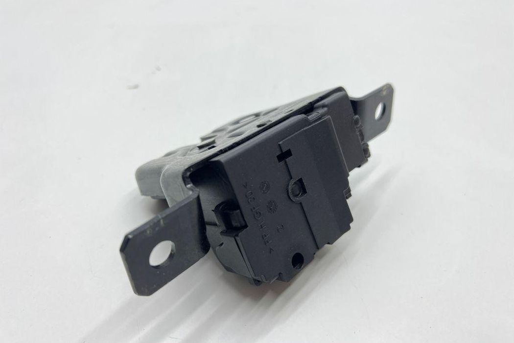 BMW 1 Series F20/F21 (2011-2020) Замок крышки багажника 7248075 31998370