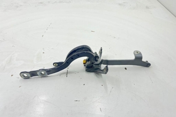 BMW 5 Series G30/G31 (2016-2023) Kreisās puses bagāžnieka eņģe 7390413 31997362