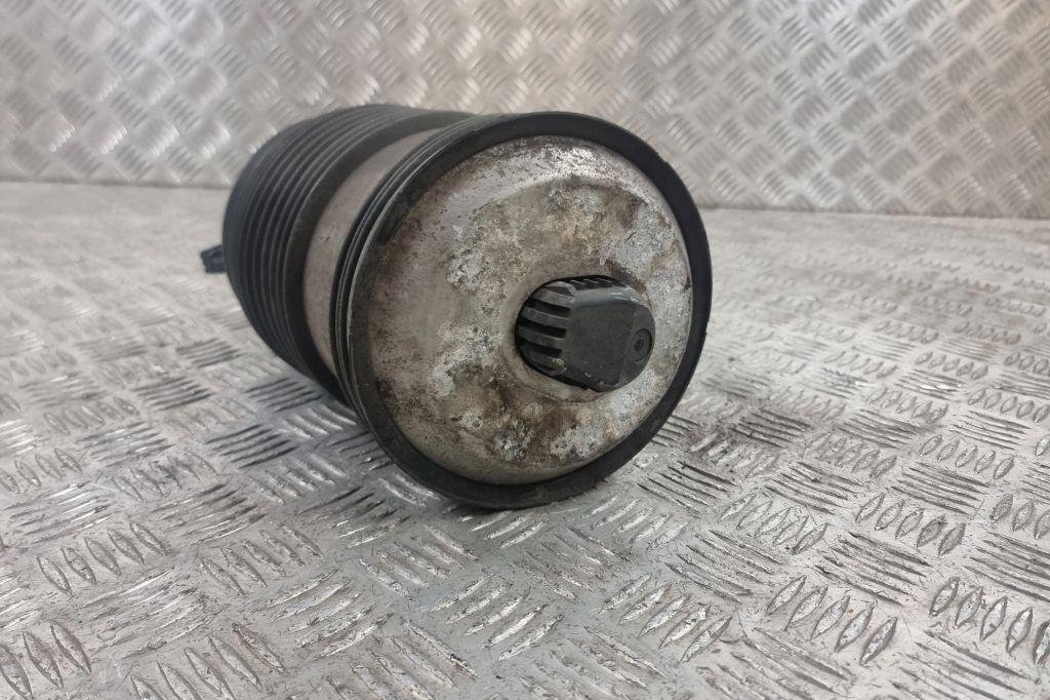 MERCEDES-BENZ C-Class W205/S205/C205 (2014-2023) Rear Right Air Suspension Cushion A2053200825 32292021