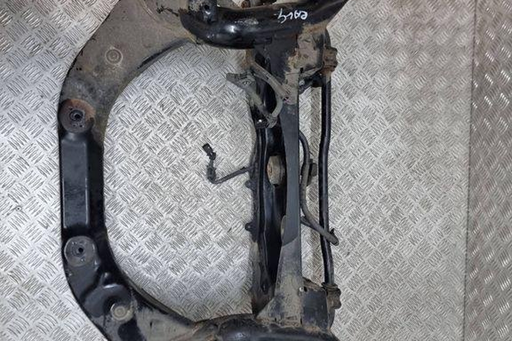 TOYOTA RAV4 5 generation (XA50) (2018-2024) Траверс задний 32296910