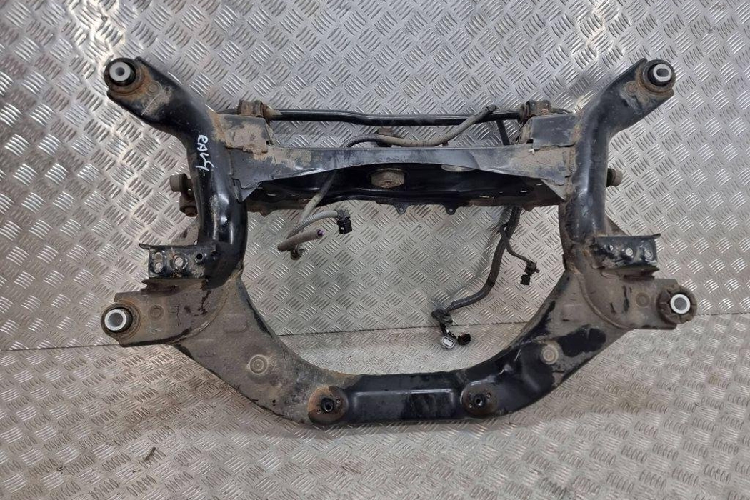TOYOTA RAV4 5 generation (XA50) (2018-2024) Траверс задний 32296910