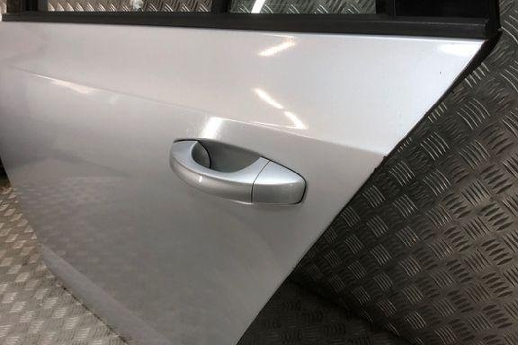SKODA Octavia 3 generation (2013-2020) Rear Left Door 32299743