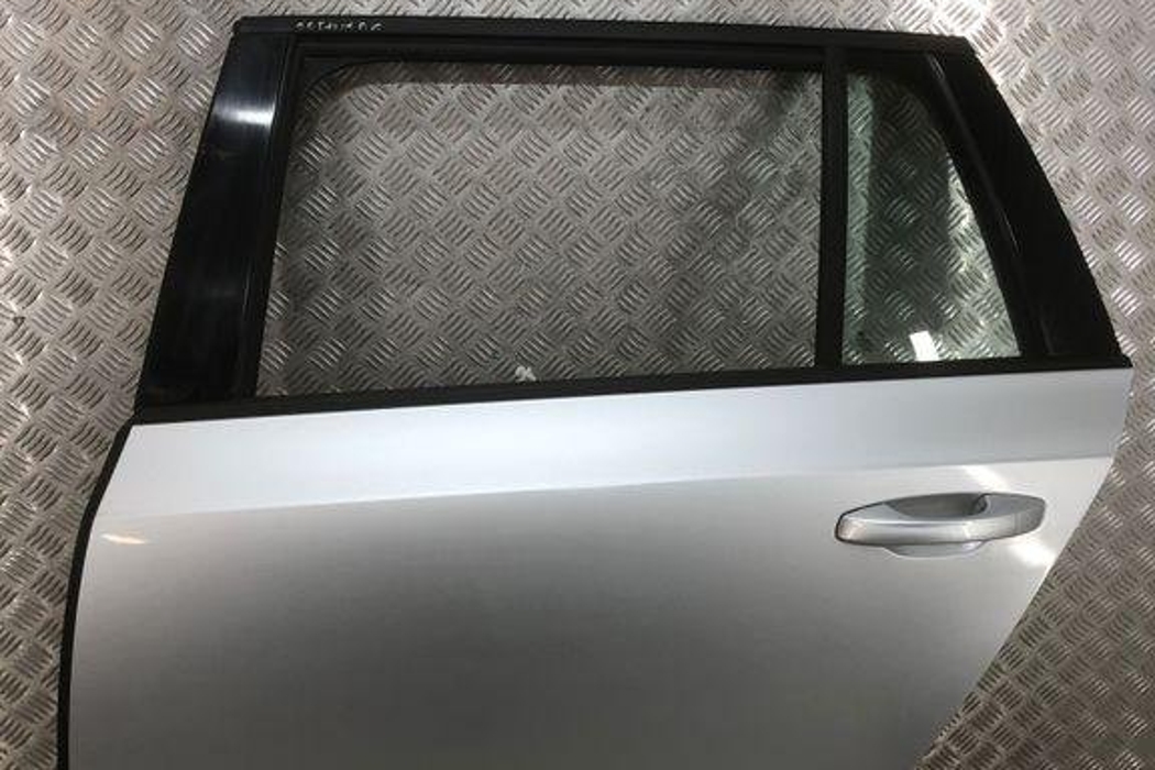 SKODA Octavia 3 generation (2013-2020) Rear Left Door 32299743