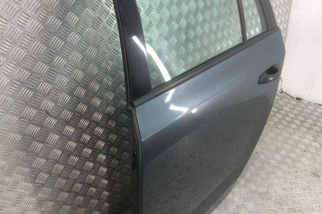 SKODA Octavia 3 generation (2013-2020) Rear Left Door 32300893