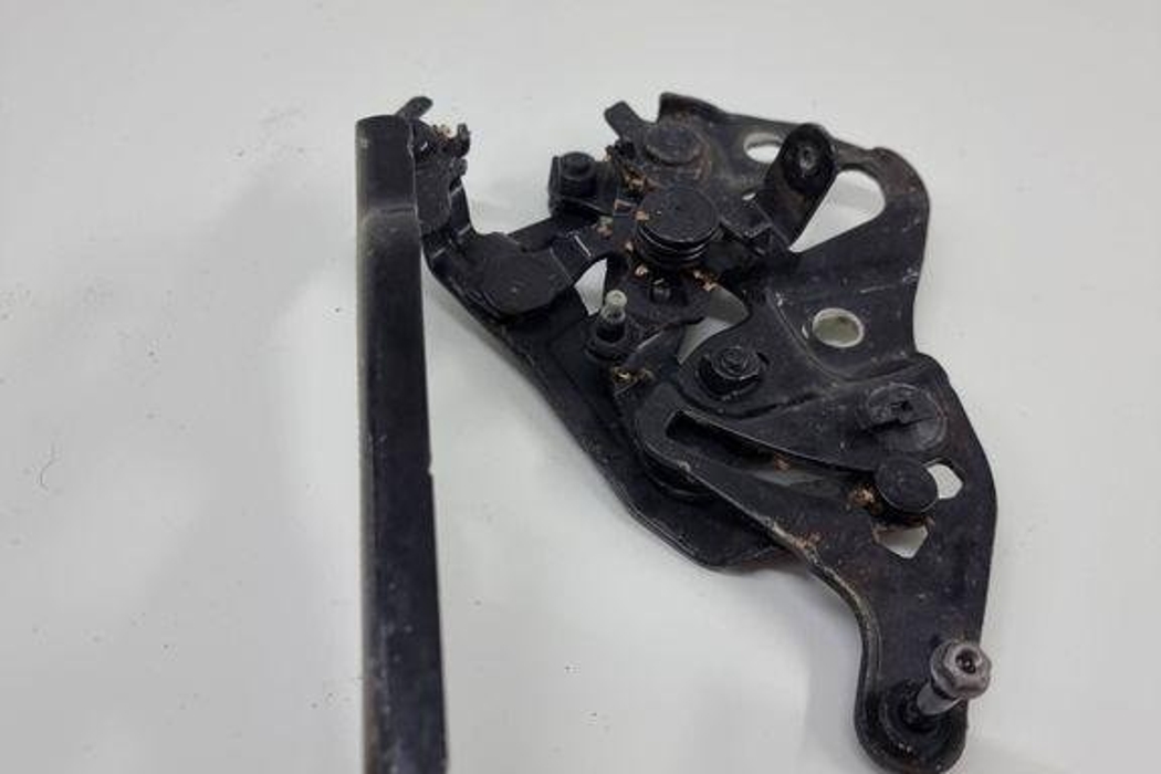 AUDI Q7 4M (2015-2024) Front Right Bonnet Hinge 4m0823302a 32303080
