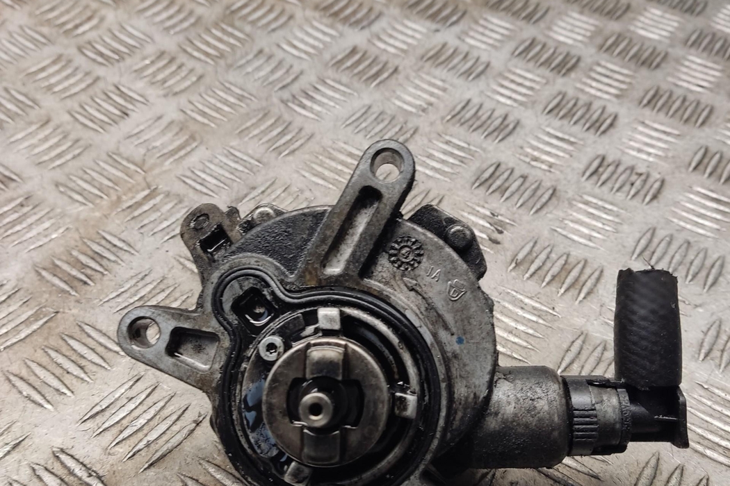 VOLVO S80 1 generation (1998-2006) Vacuum Pump 08699237 31799470