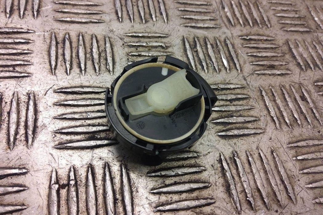 SEAT Arona 1 generation (2017-2024) Front Left Impact Sensor 5qf959354 31010490